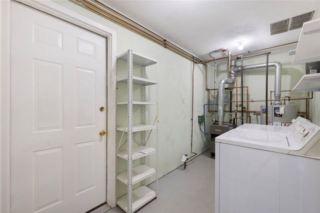 2 Eagle Run, Warwick, RI 02818