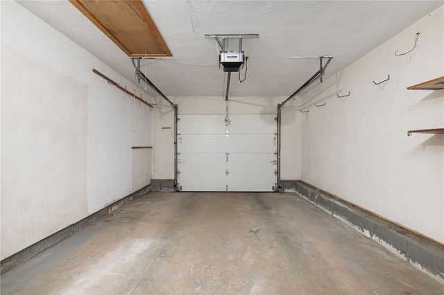 2 Eagle Run, Warwick, RI 02818