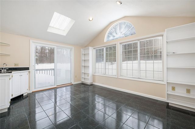 2 Eagle Run, Warwick, RI 02818