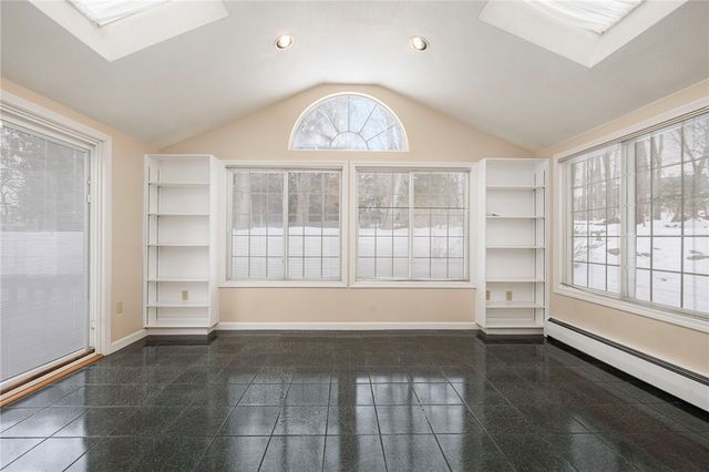 2 Eagle Run, Warwick, RI 02818