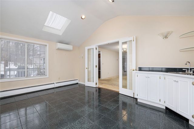 2 Eagle Run, Warwick, RI 02818