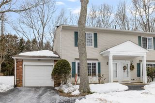 2 Eagle Run, Warwick, RI 02818