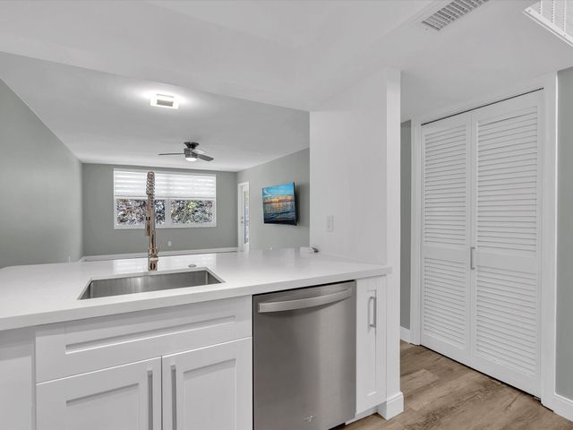 4025 N Federal Highway N 215a, Oakland Park, FL 33308