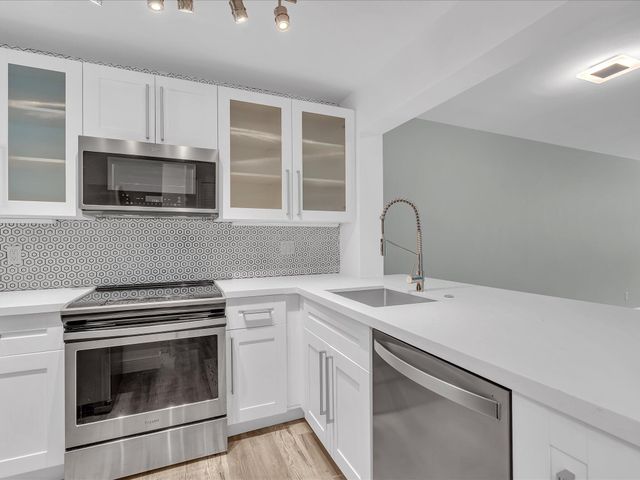 4025 N Federal Highway N 215a, Oakland Park, FL 33308