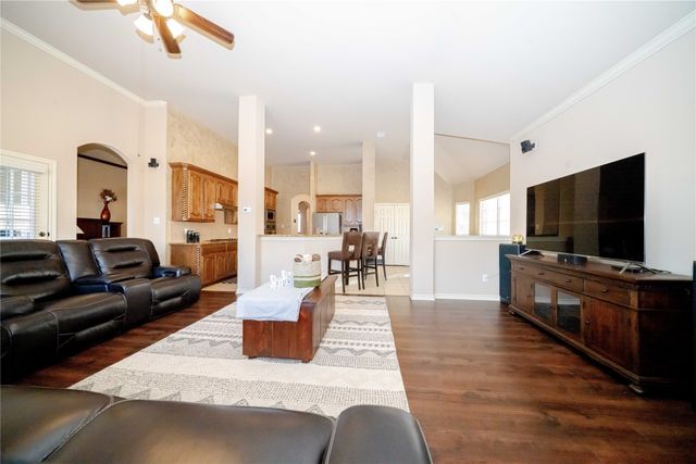 204 Wisteria Way, Red Oak, TX 75154