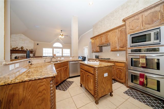 204 Wisteria Way, Red Oak, TX 75154