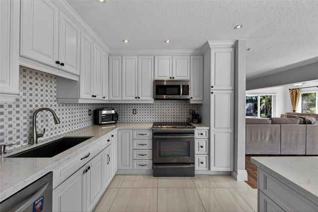 2120 NE 31st Street, Lighthouse Point, FL 33064