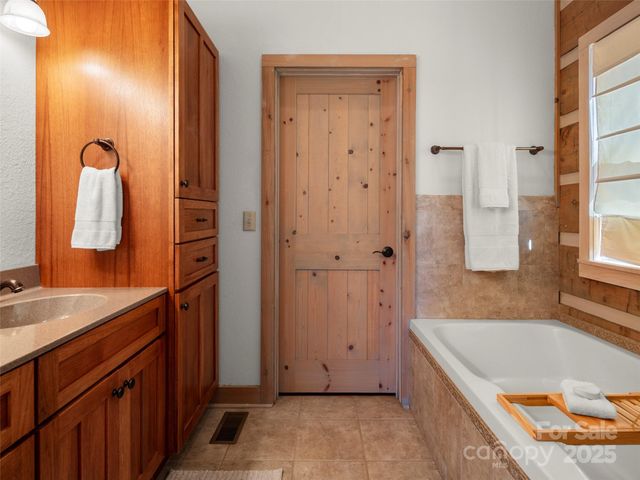 170 Cradling Cove, Waynesville, NC 28785