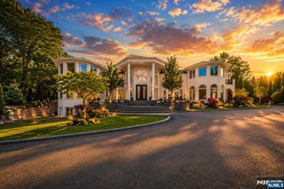 14 E Hill Court, Cresskill, NJ 07626