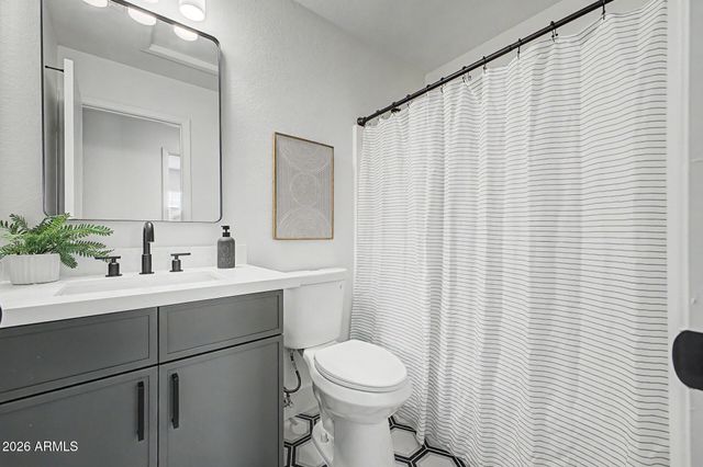 1015 W JUANITA Avenue, Gilbert, AZ 85233