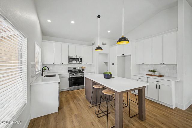 1015 W JUANITA Avenue, Gilbert, AZ 85233