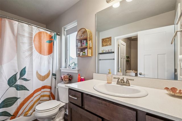 747 NE Macey Way, Waukee, IA 50263