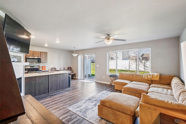 747 NE Macey Way, Waukee, IA 50263