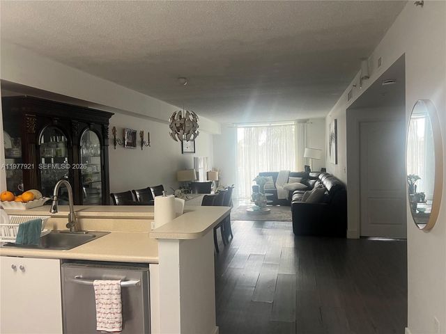 5099 NW 7th St 505, Miami, FL 33126