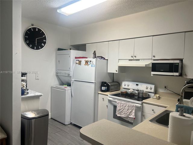 5099 NW 7th St 505, Miami, FL 33126