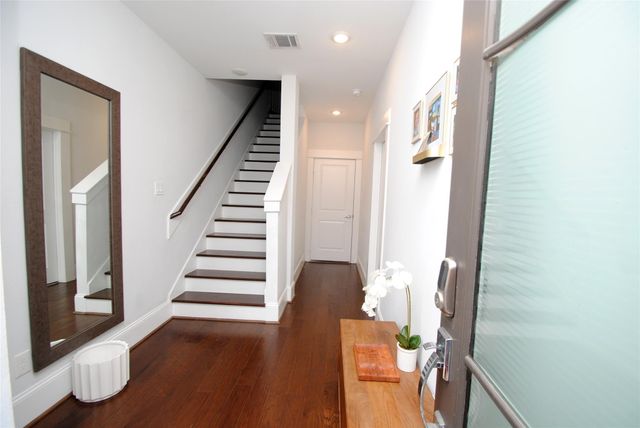 1262 N Post Oak Road B, Houston, TX 77055