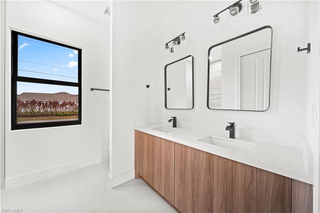 2705 Darlene PL, Lehigh Acres, FL 33971