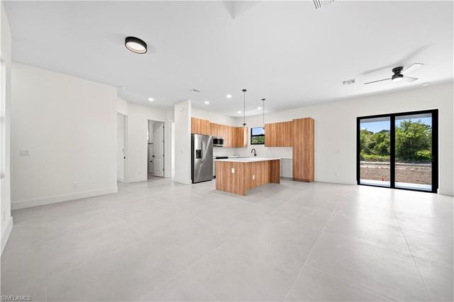 2705 Darlene PL, Lehigh Acres, FL 33971