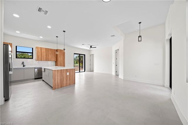 2705 Darlene PL, Lehigh Acres, FL 33971