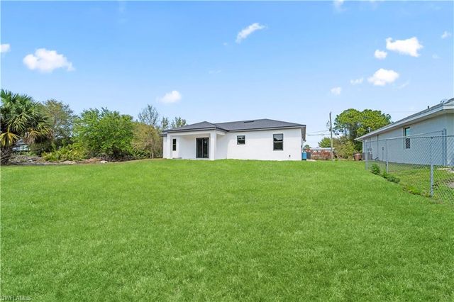 2705 Darlene PL, Lehigh Acres, FL 33971