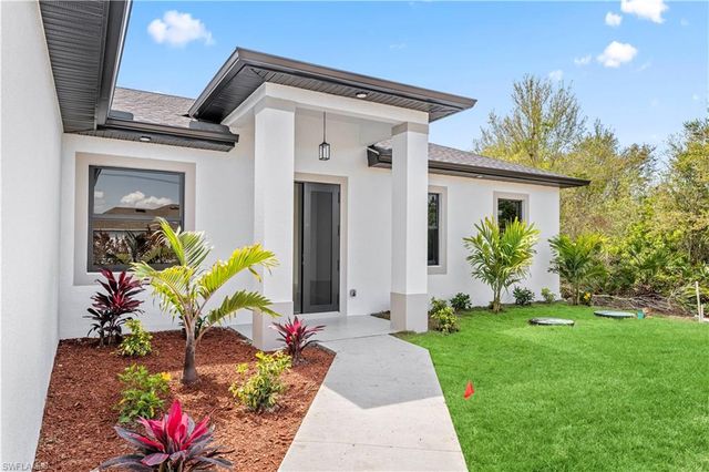 2705 Darlene PL, Lehigh Acres, FL 33971