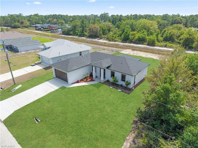 2705 Darlene PL, Lehigh Acres, FL 33971