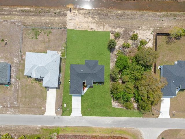 2705 Darlene PL, Lehigh Acres, FL 33971