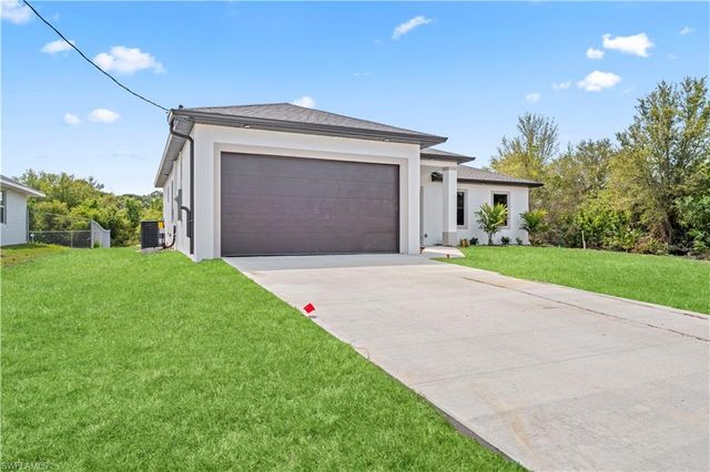 2705 Darlene PL, Lehigh Acres, FL 33971