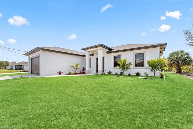 2705 Darlene PL, Lehigh Acres, FL 33971