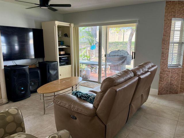 2401 NW 139th Avenue, Sunrise, FL 33323