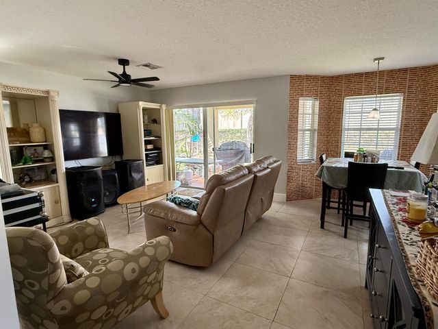 2401 NW 139th Avenue, Sunrise, FL 33323