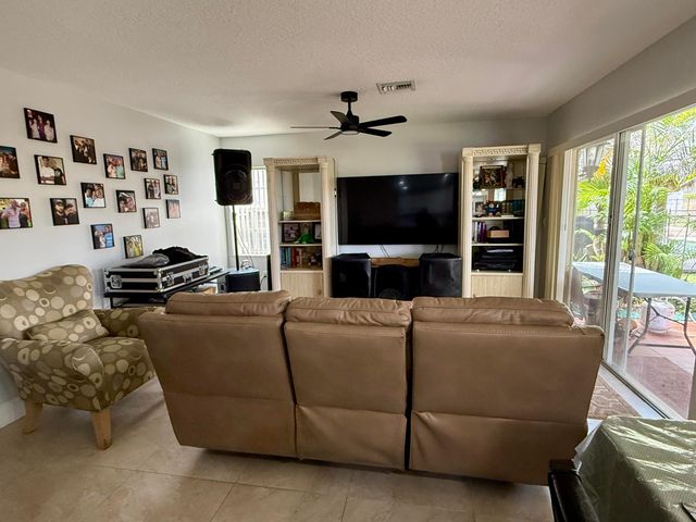 2401 NW 139th Avenue, Sunrise, FL 33323