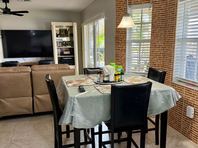 2401 NW 139th Avenue, Sunrise, FL 33323