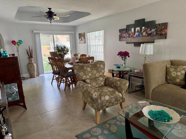 2401 NW 139th Avenue, Sunrise, FL 33323