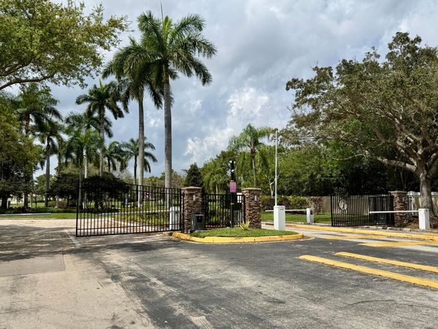 2401 NW 139th Avenue, Sunrise, FL 33323