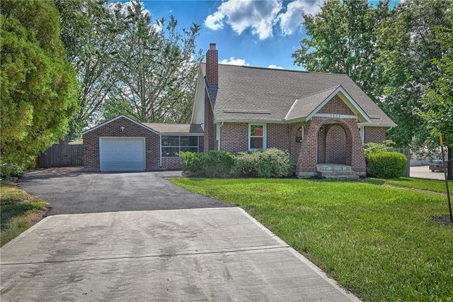 5833 Monrovia Street, Shawnee, KS 66216