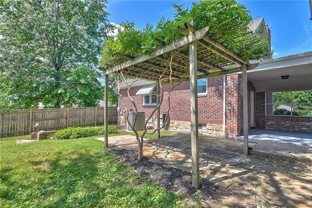 5833 Monrovia Street, Shawnee, KS 66216