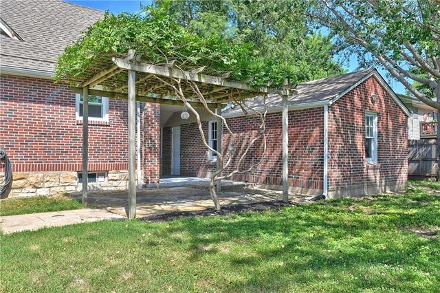 5833 Monrovia Street, Shawnee, KS 66216