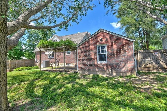 5833 Monrovia Street, Shawnee, KS 66216