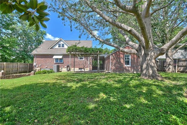 5833 Monrovia Street, Shawnee, KS 66216