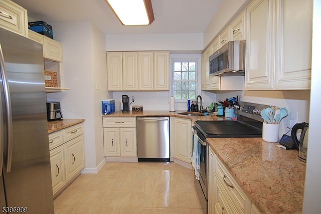 48 Commonwealth Dr Ondo, Bernards Twp., NJ 07920