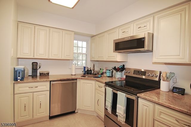 48 Commonwealth Dr Ondo, Bernards Twp., NJ 07920