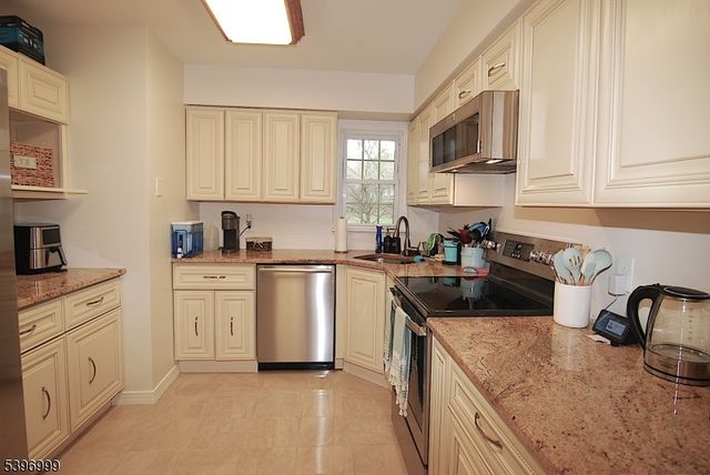 48 Commonwealth Dr Ondo, Bernards Twp., NJ 07920