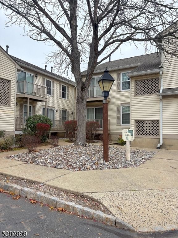 48 Commonwealth Dr Ondo, Bernards Twp., NJ 07920