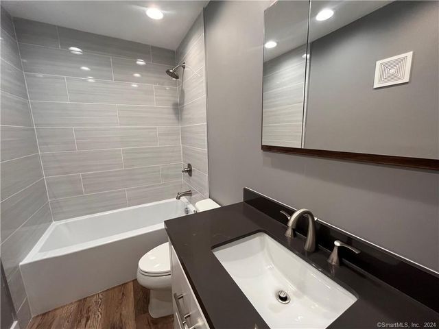 60 Olcott Way 60, Ridgefield, CT 06877