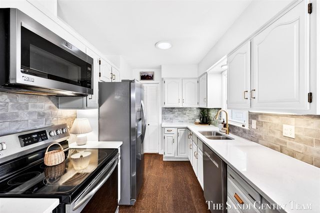 1703 Columbus Avenue, Norton Shores, MI 49441