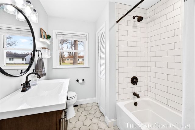 1703 Columbus Avenue, Norton Shores, MI 49441