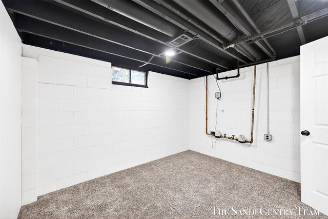 1703 Columbus Avenue, Norton Shores, MI 49441