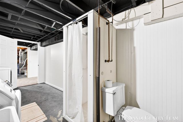 1703 Columbus Avenue, Norton Shores, MI 49441