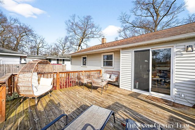 1703 Columbus Avenue, Norton Shores, MI 49441